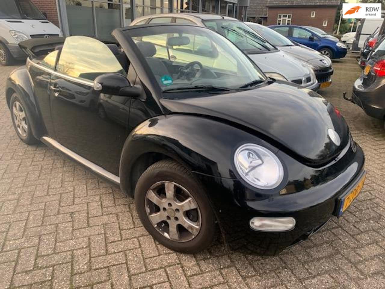 Volkswagen New Beetle Cabriolet - 2.0 Highline 2003 € 950.- ZO WEG, LOOP OF SLOOP APK APRIL 2026 - AutoWereld.nl