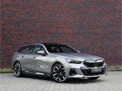 BMW 5-serie Touring - 550e xDrive | Sportstoel - Pano - Trekhaak - Bow&Wil
