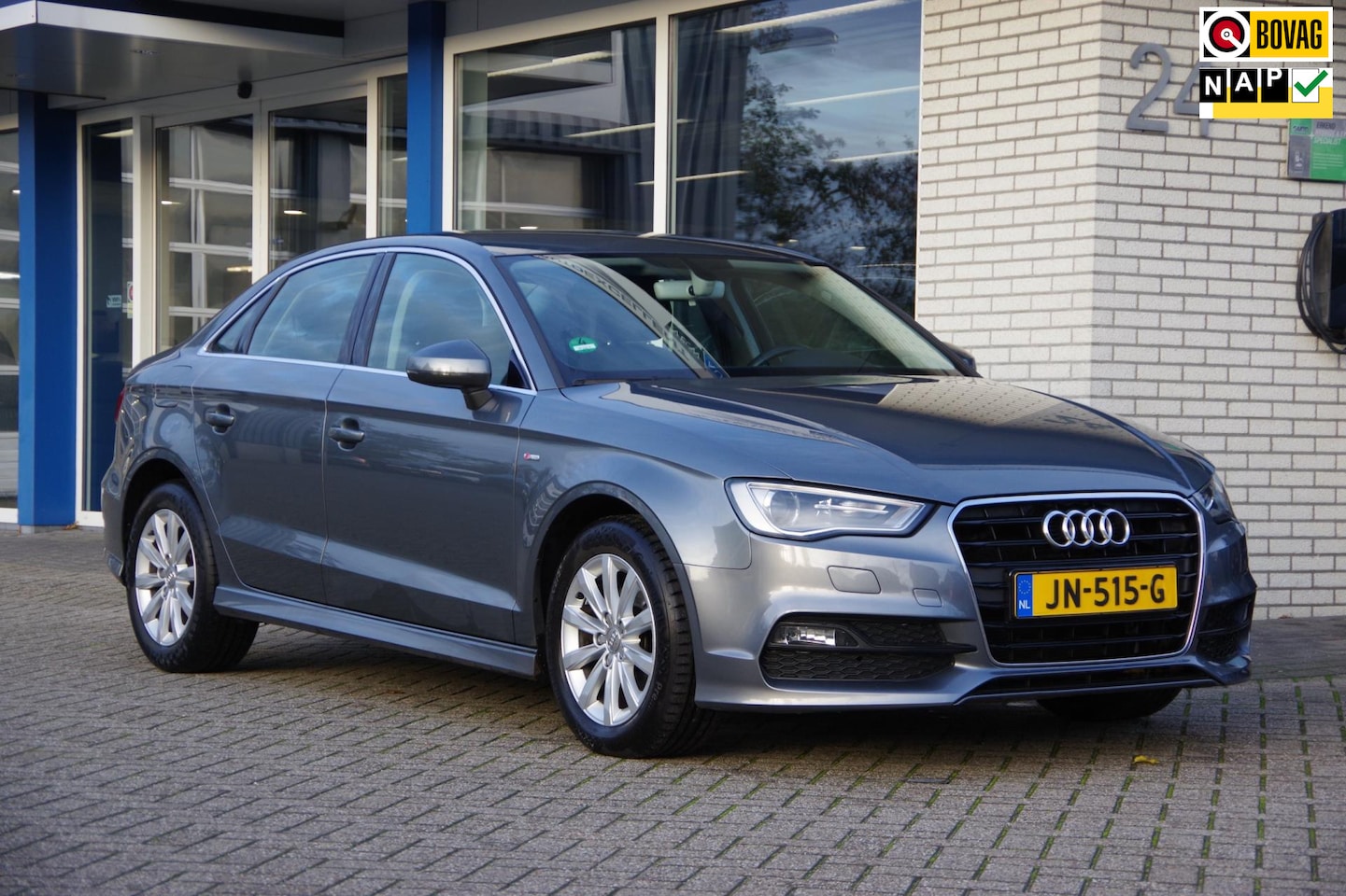 Audi A3 Limousine - 1.6 TDI S-Line Navigatie Parkeersensoren LED/Xenon - AutoWereld.nl