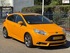 Ford Focus - ST 2.0 EcoBoost ST-2