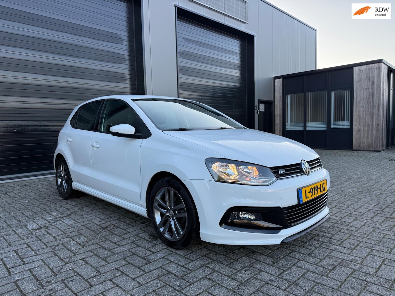 Volkswagen Polo - 1.2 TSI 3x R-Line|AIRCO|STOELVW|LM VELGEN|BLUETOOTH|SPORT ONDERSTEL - AutoWereld.nl