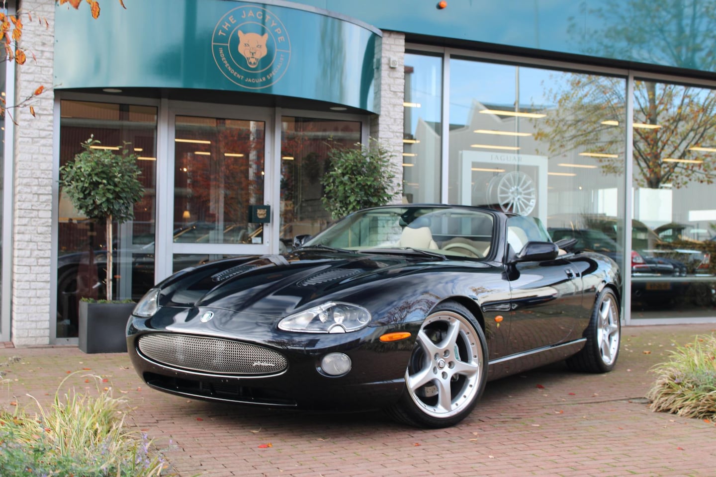 Jaguar XKR - 4.2 V8 S Convertible 4.2 V8 S Convertible - AutoWereld.nl