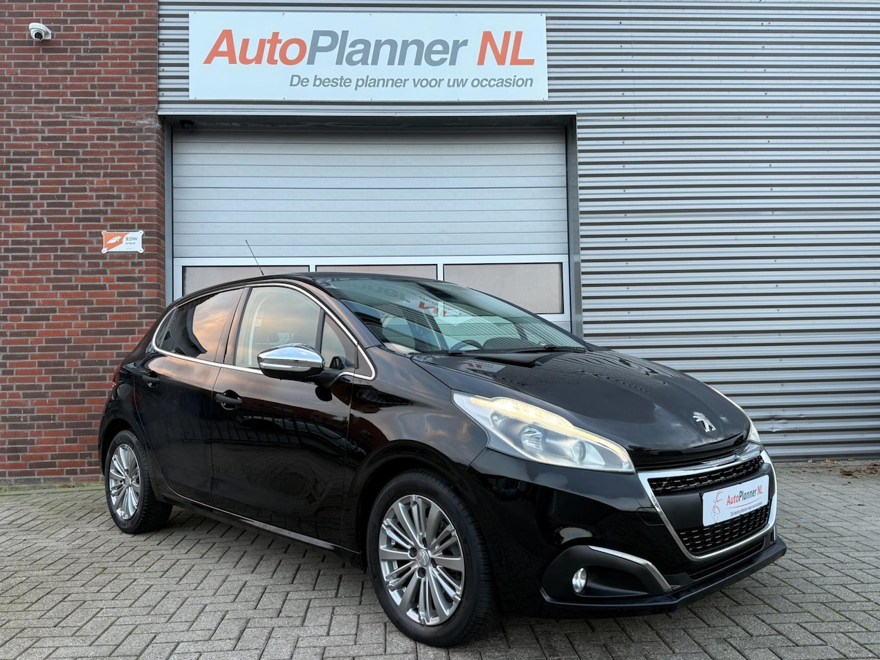 Peugeot 208 - 1.2 PureTech Allure! 5-Drs! Clima! Cruise! Navi! - AutoWereld.nl