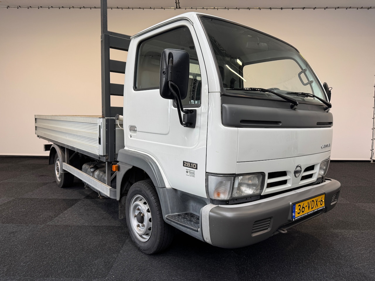 Nissan Pick-up - CABSTAR PICKUP 100.28 openlaad bak - AutoWereld.nl