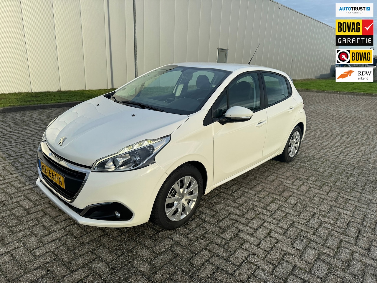 Peugeot 208 - 1.2 PureTech Blue Lion Airco, Navigatie - AutoWereld.nl