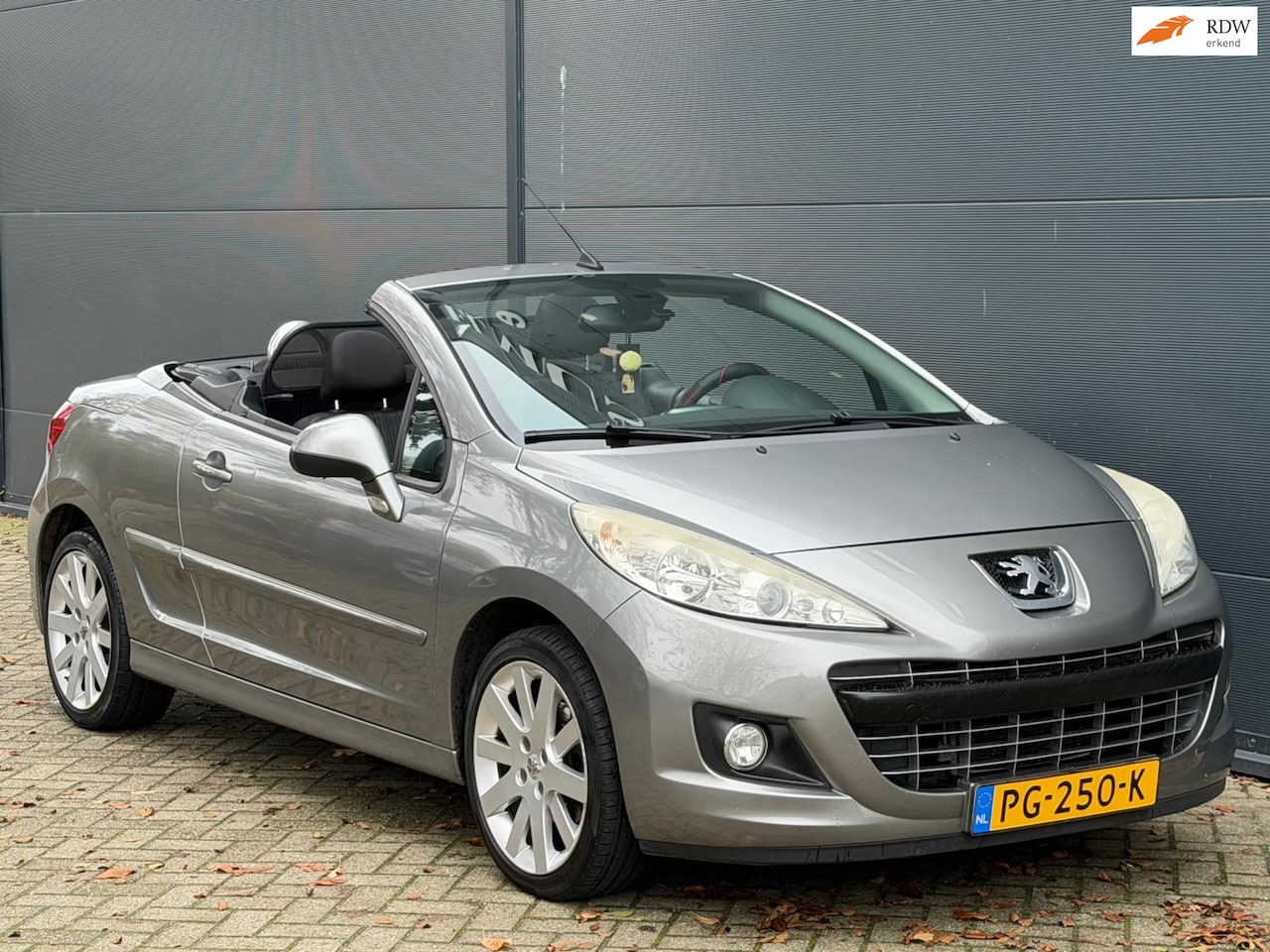 Peugeot 207 CC - 1.6 VTi Noir & Blanc CLIMA PDC NIEUW APK - AutoWereld.nl