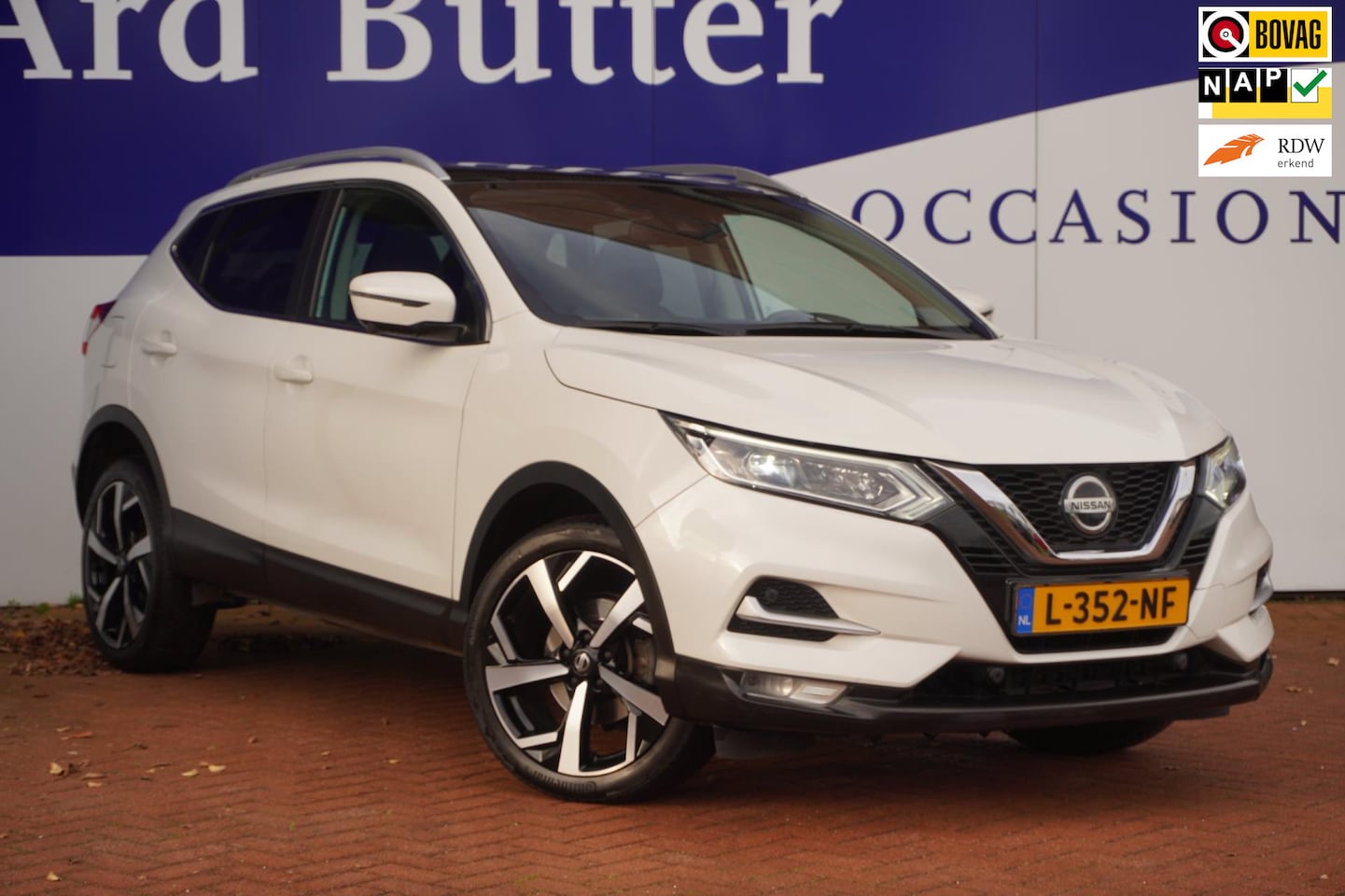 Nissan Qashqai - 1.3 DIG-T Premium Edition / 360"Camera / Panorama / Navi / 19"LMV / = SUPER !! - AutoWereld.nl