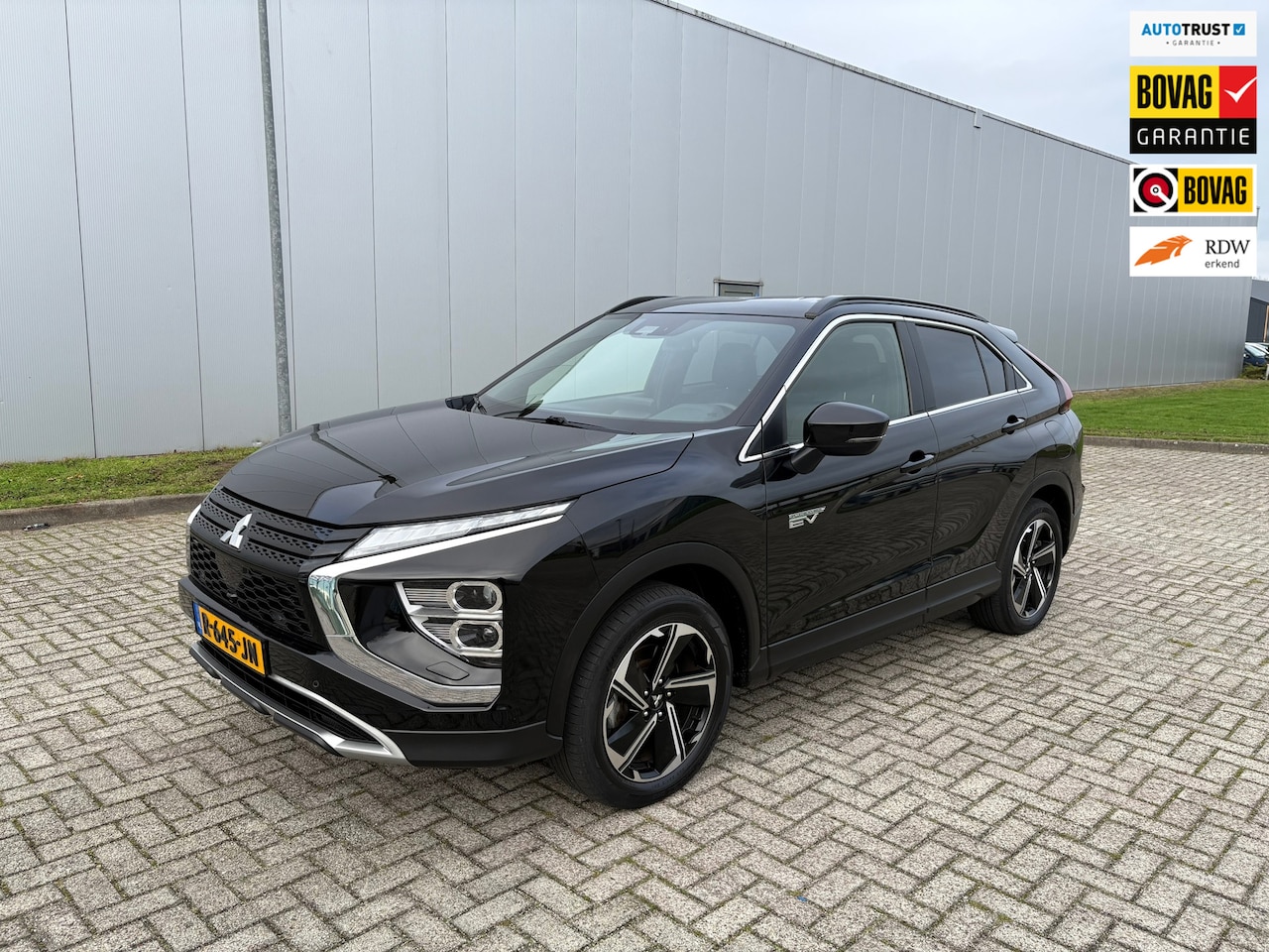 Mitsubishi Eclipse Cross - 2.4 PHEV Intense+ 2.4 PHEV Intense+ , 4x4 ,Navigatie, Trekhaak - AutoWereld.nl