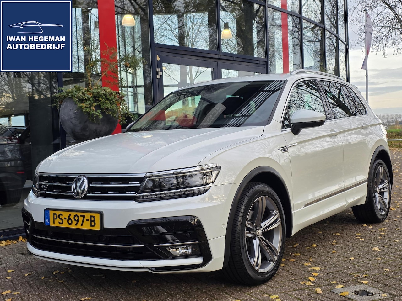 Volkswagen Tiguan - 1.4 TSI ACT R-LINE AUTOMAAT | LED | Wegkl. Trekhaak | Navigatie | Climate Control | Cruise - AutoWereld.nl