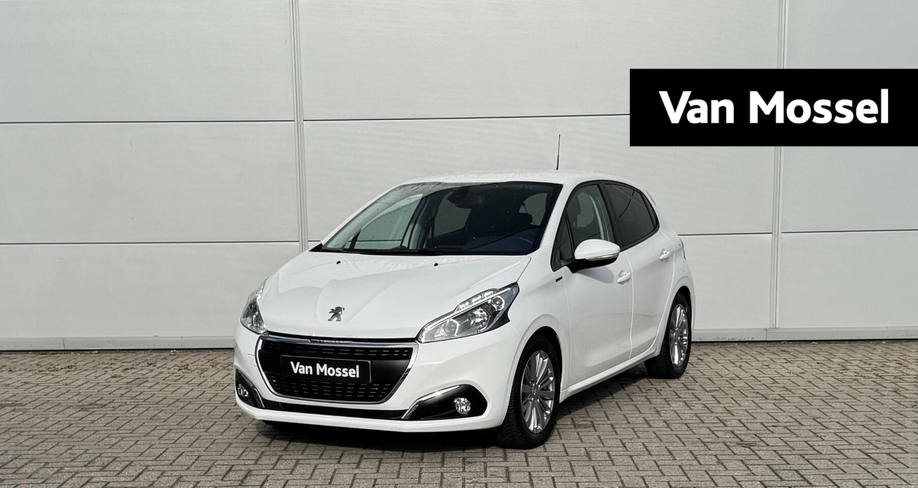 Peugeot 208 - 1.2 PureTech Signature | Unieke Kilometerstand | Parkeersensoren | Navigatie | Apple Carpl - AutoWereld.nl