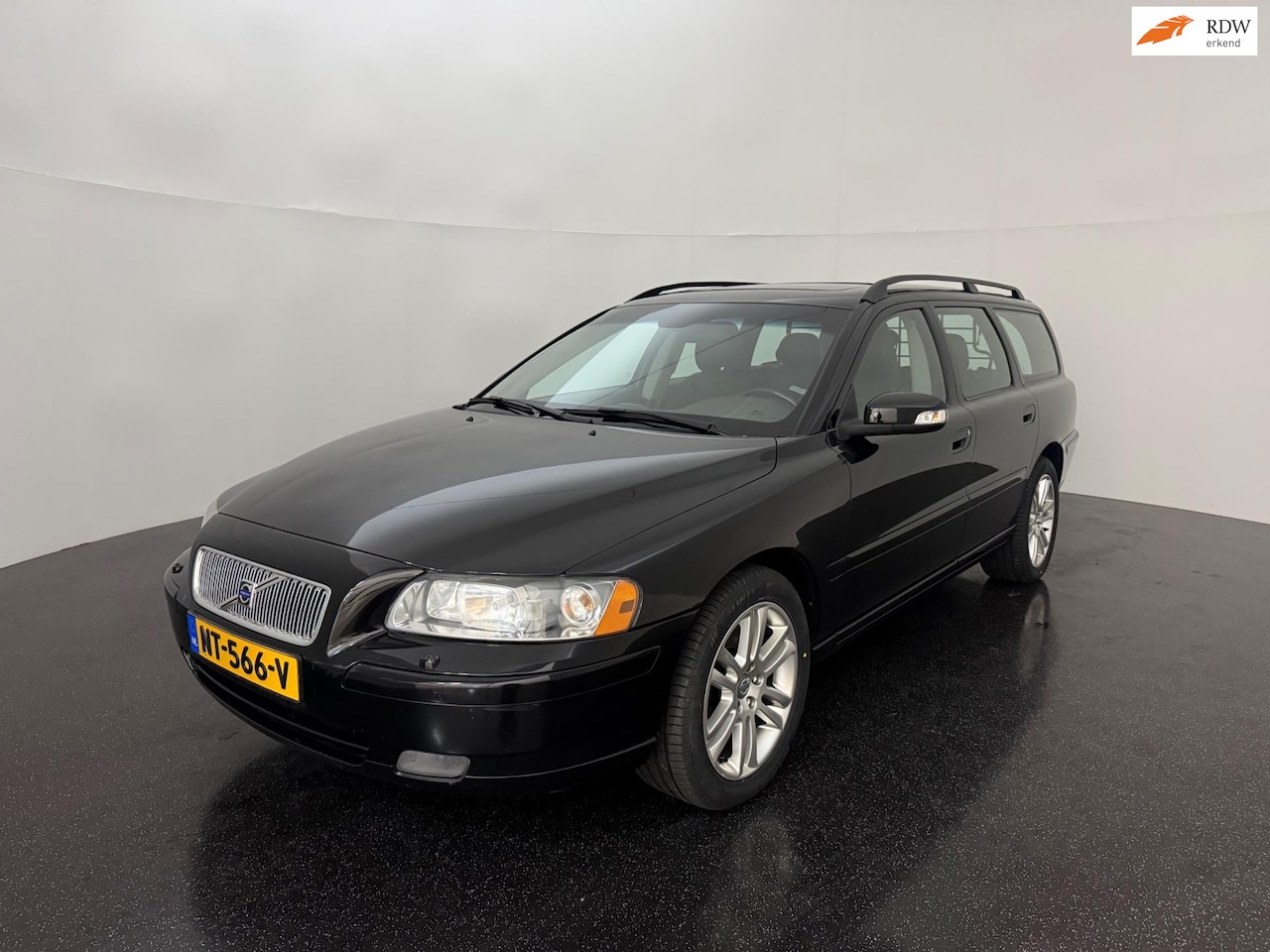 Volvo V70 - 2.5T AWD AUT Edition / Dakraam / Leder / Trekhaak - AutoWereld.nl