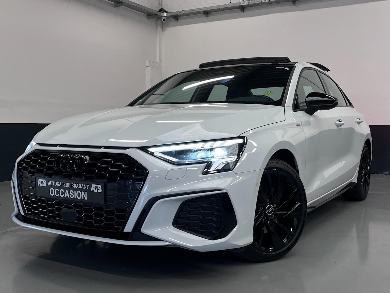 Audi A3 Limousine - 35 TFSI S edition Pano/ACC/Virtual/LED - AutoWereld.nl