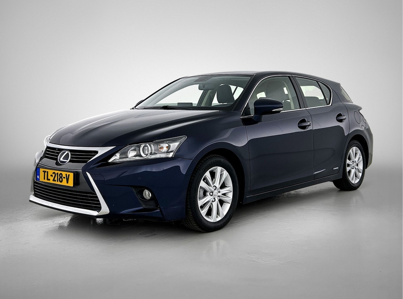 Lexus CT 200h - Executive 16" | Parkeersensoren | Bluetooth | Cruise Control | - AutoWereld.nl