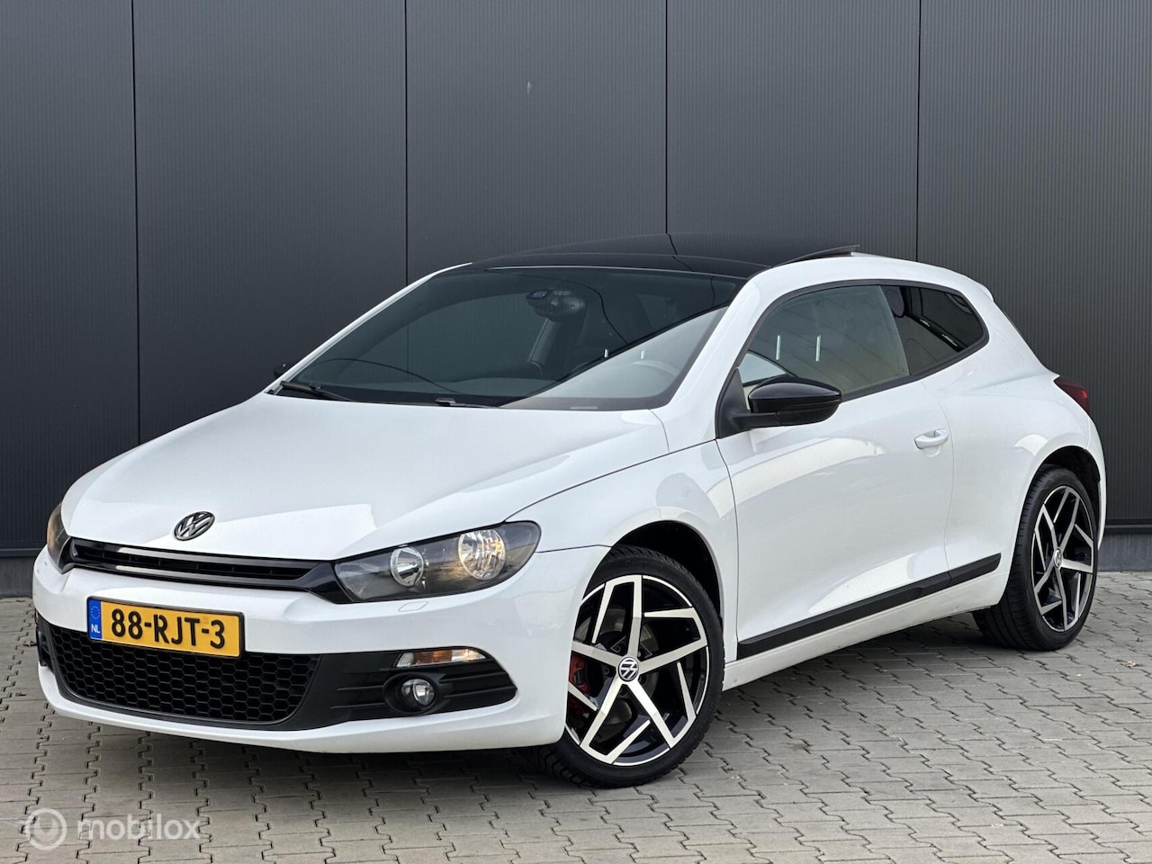 Volkswagen Scirocco - 1.4 TSI Edition | 161PK | SCHUIF/KANTELDAK - AutoWereld.nl