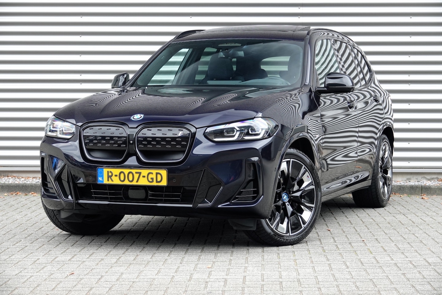 BMW iX3 - High Executive 80 kWh M-Sport OVERNAME LEASECONTRACT 1099 ex btw per maand - AutoWereld.nl
