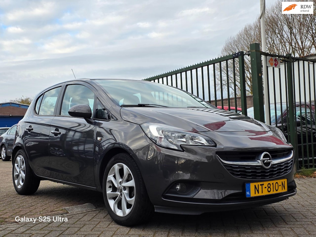 Opel Corsa - 1.4 Color Edition airco cruis control cv op afs - AutoWereld.nl