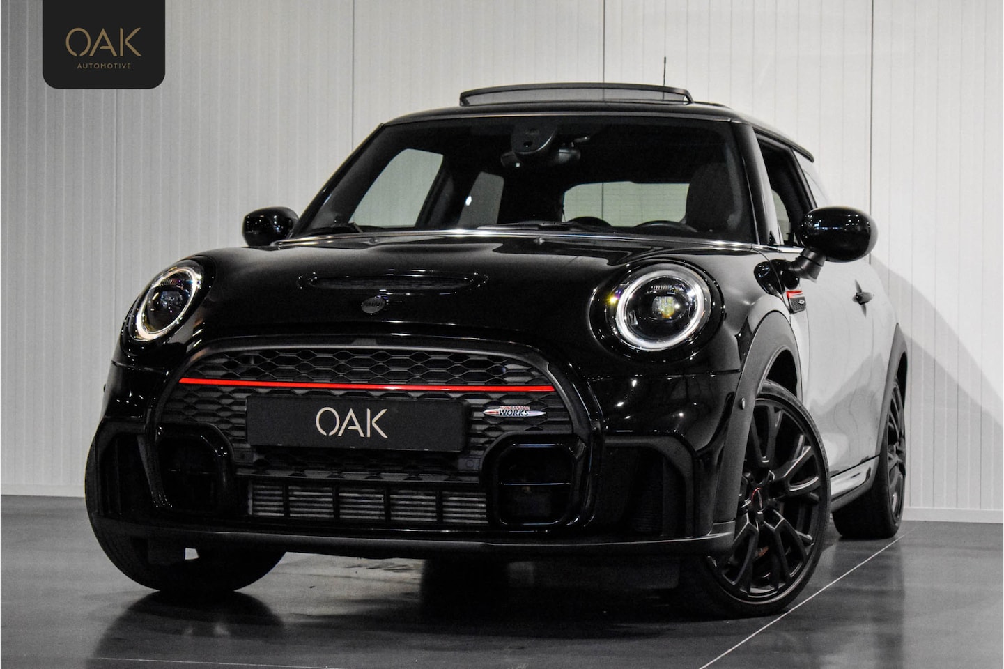 MINI John Cooper Works - Mini 2.0 F1 Aut. | Navi | Panorama | Head-Up | H&K | Camera | 18"LM | Midnight Black - AutoWereld.nl