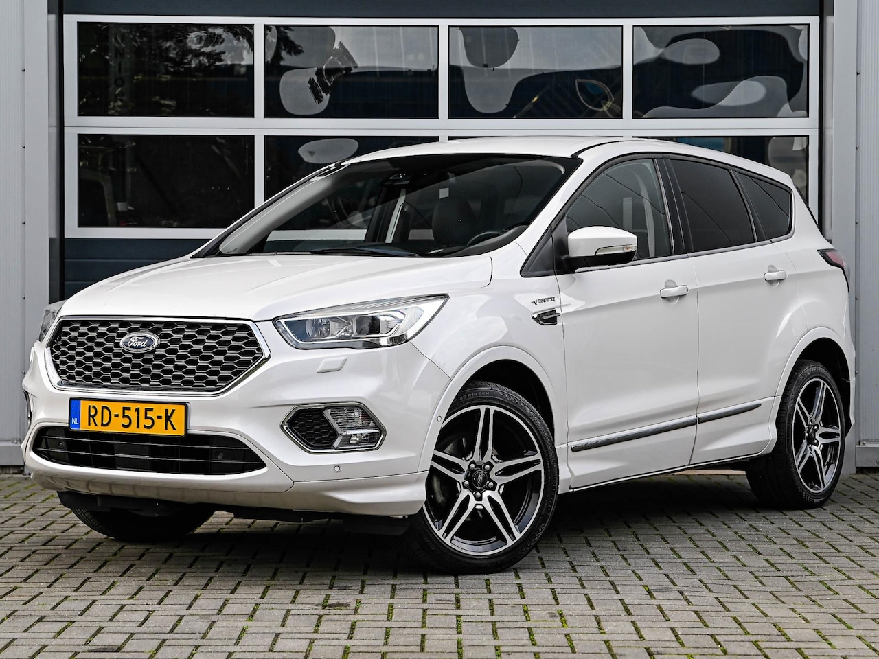 Ford Kuga - 1.5 EcoBoost Vignale | Leder | Keyless | Full LED | Camera | Climate control | PDC v+a - AutoWereld.nl