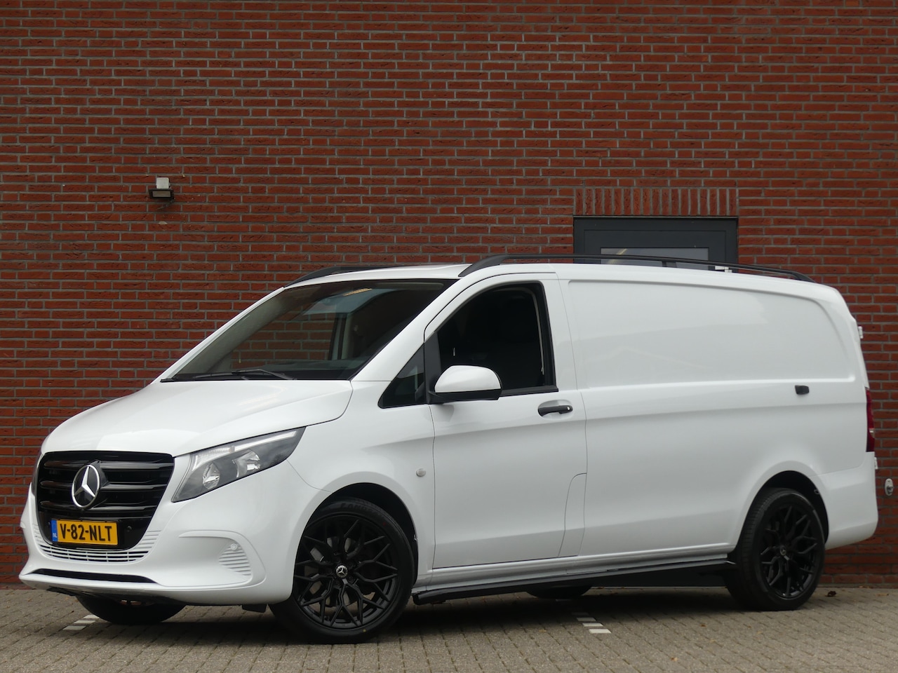 Mercedes-Benz Vito - 116 CDI Lang Navigatie/Airco/Camera/Cruise control - AutoWereld.nl
