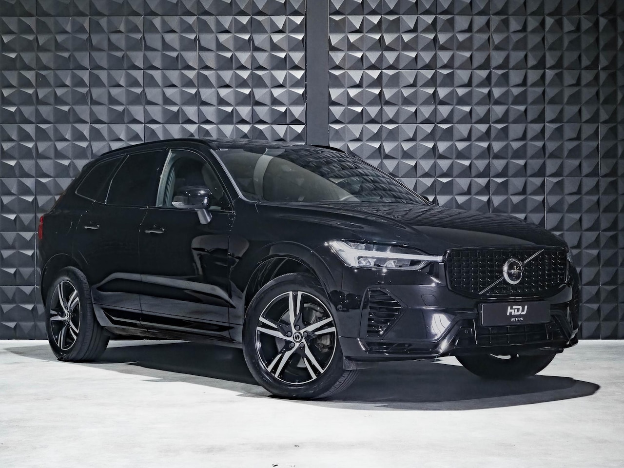 Volvo XC60 - 2.0 T6 Plug-in hybrid AWD R-Design | Pano | Topview | 2x Memory | - AutoWereld.nl