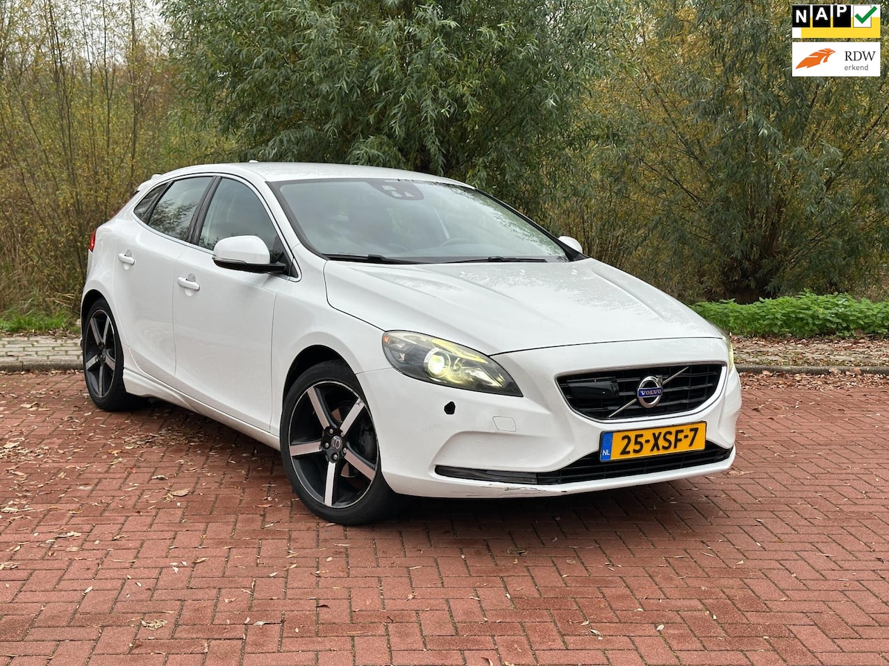 Volvo V40 - 1.6 D2 Summum Nap/Navi/Cam - AutoWereld.nl