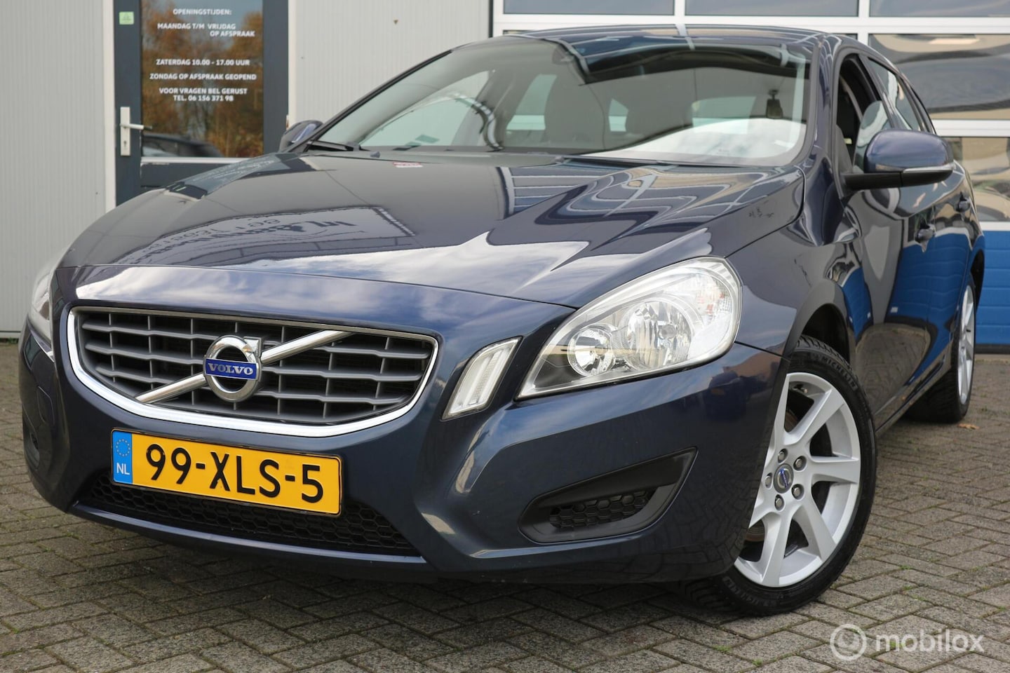 Volvo V60 - 1.6 T3 Kinetic LEDER/ECC/NAVIGATIE/TREKHAAK/NAP - AutoWereld.nl