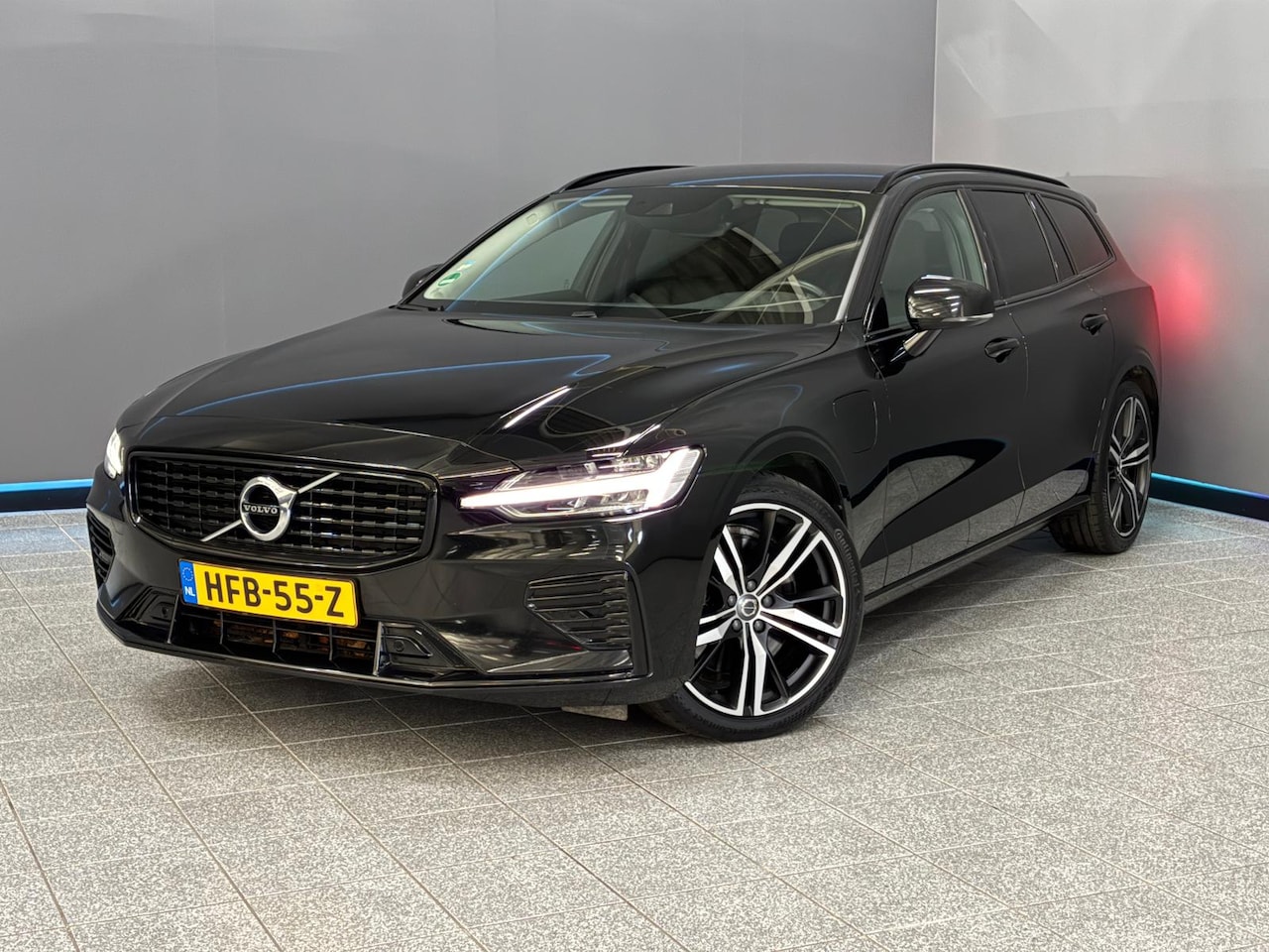 Volvo V60 - 2.0 T8 Recharge AWD R-Design 2.0 T8 Recharge AWD R-Design - AutoWereld.nl