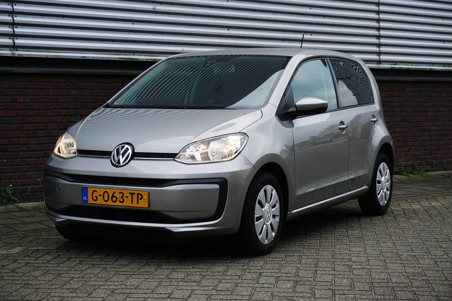 Volkswagen Up! - 1.0 move up!BlueMotion Executive/Dealeronderhouden /All-Seasonbanden. - AutoWereld.nl