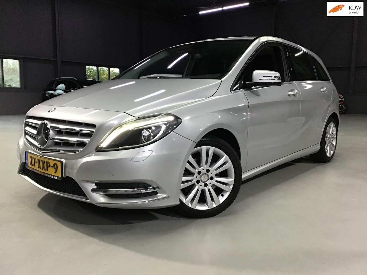 Mercedes-Benz B-klasse - 200 Ambition I Automaat I Trekhaak I Hoge instap I Cruise control I Parksens v + a I Navi - AutoWereld.nl