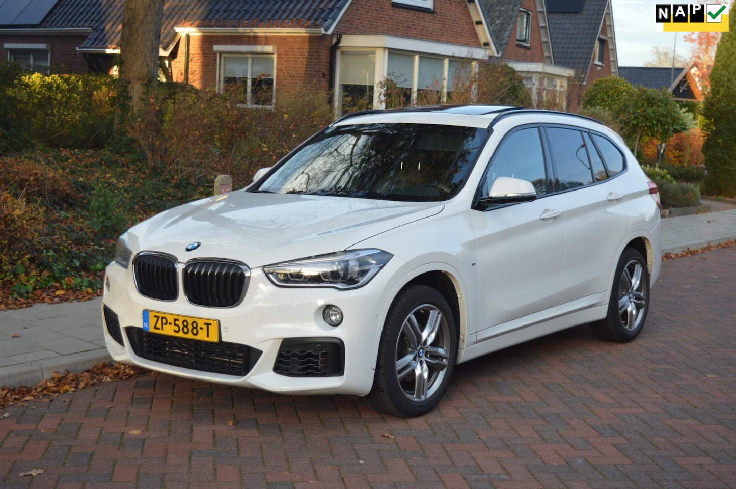 BMW X1 - SDrive18i High Exe M-pakket/pano/org NL/NAP - AutoWereld.nl