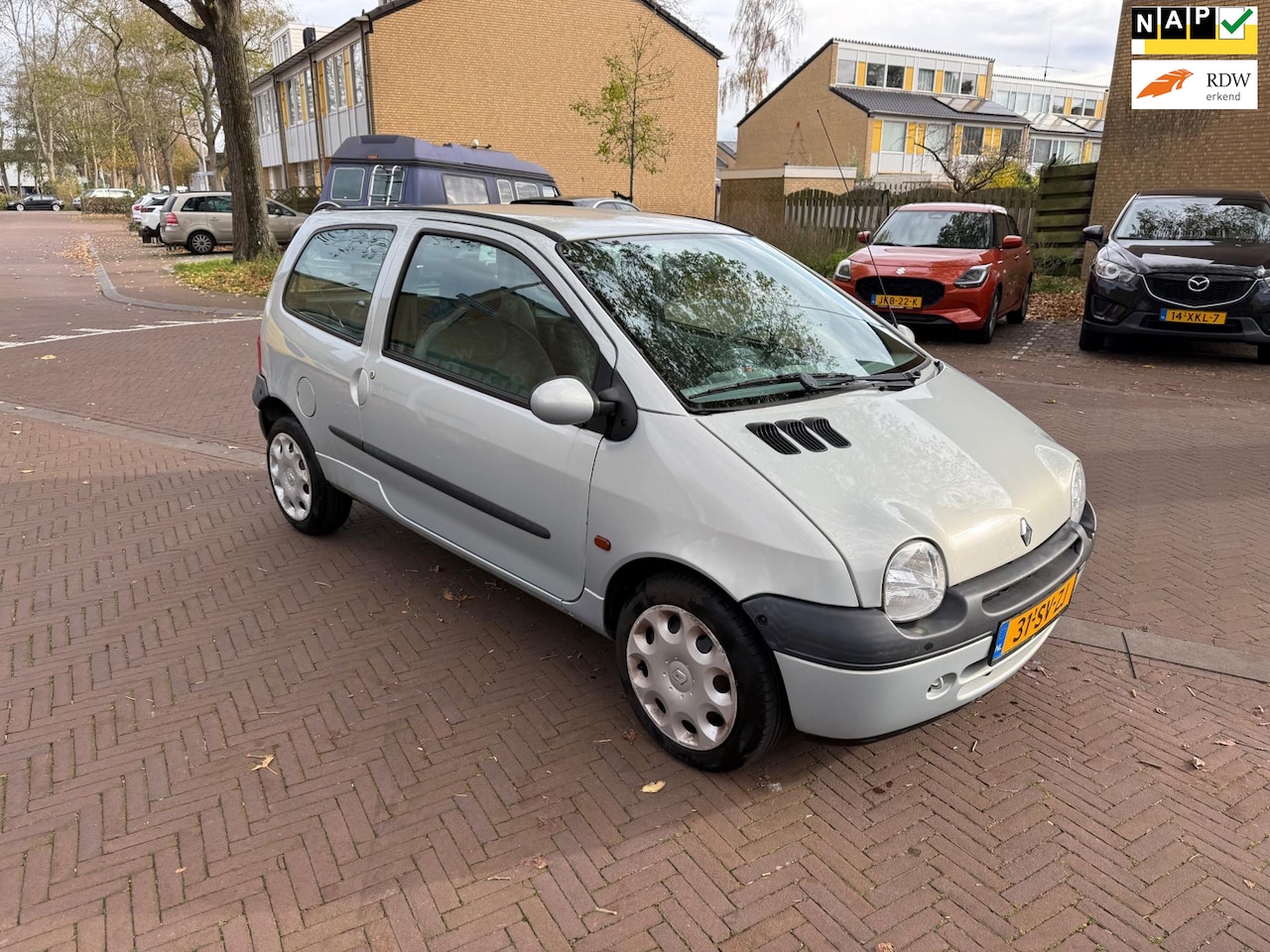 Renault Twingo - AUTOMAAT / 64.000 NAP / Airco / UNIEK - AutoWereld.nl