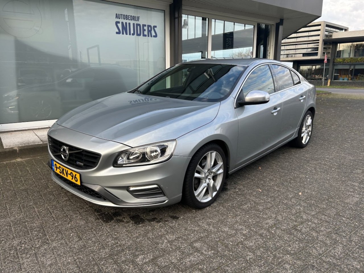 Volvo S60 - 1.6 T3 R-DESIGN AUTOMAAT - AutoWereld.nl