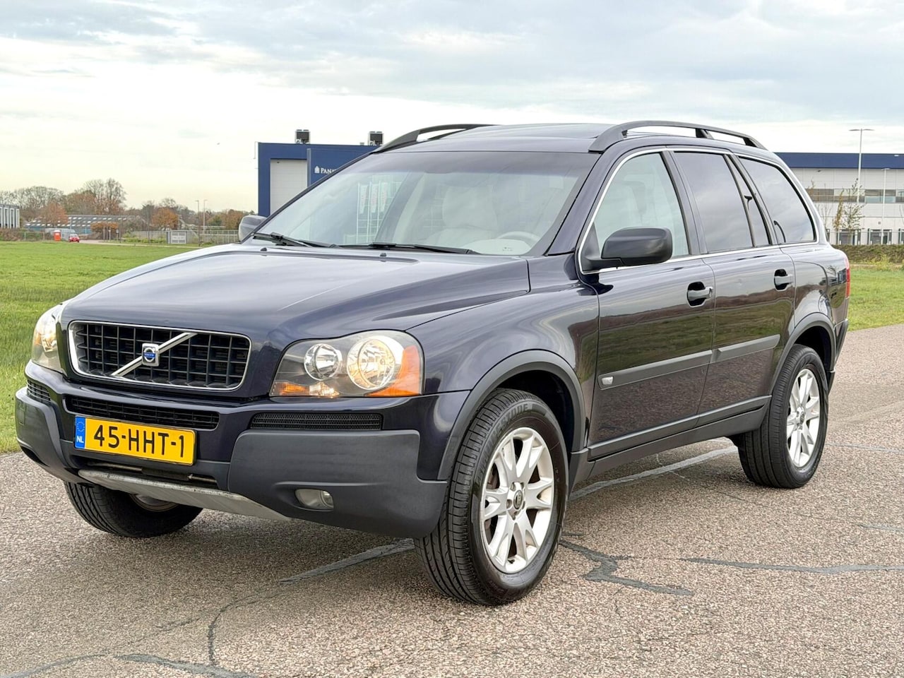 Volvo XC90 - 2.5 T Kinetic | 7 Pers | Schuifdak | Youngtimer - AutoWereld.nl