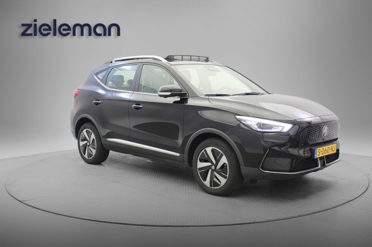 MG ZS - LONG Range Luxury 70 kWh - Panorama, Carplay, Camera, Leer, Stoelverw. SOH 98,7 % - AutoWereld.nl