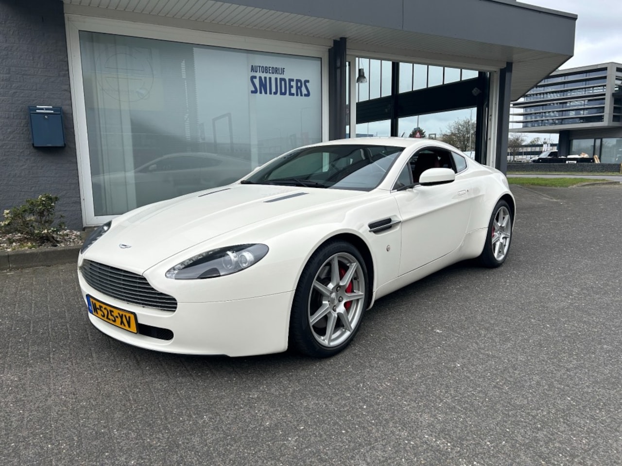 Aston Martin Vantage - 4.3 V8 Sportshift Young Timer - BTW Auto - AutoWereld.nl