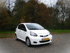 Toyota Aygo - 1.0-12V Access 5 Deurs . Airco . enz