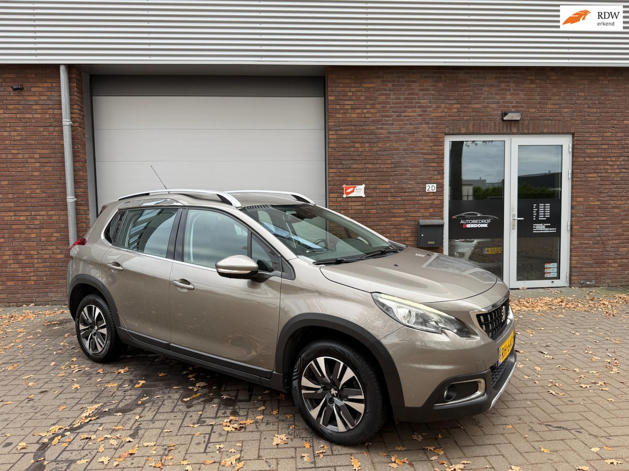 Peugeot 2008 - 1.2 PureTech |AIRCO|NEW APK|NAVI|TREKHAAK - AutoWereld.nl
