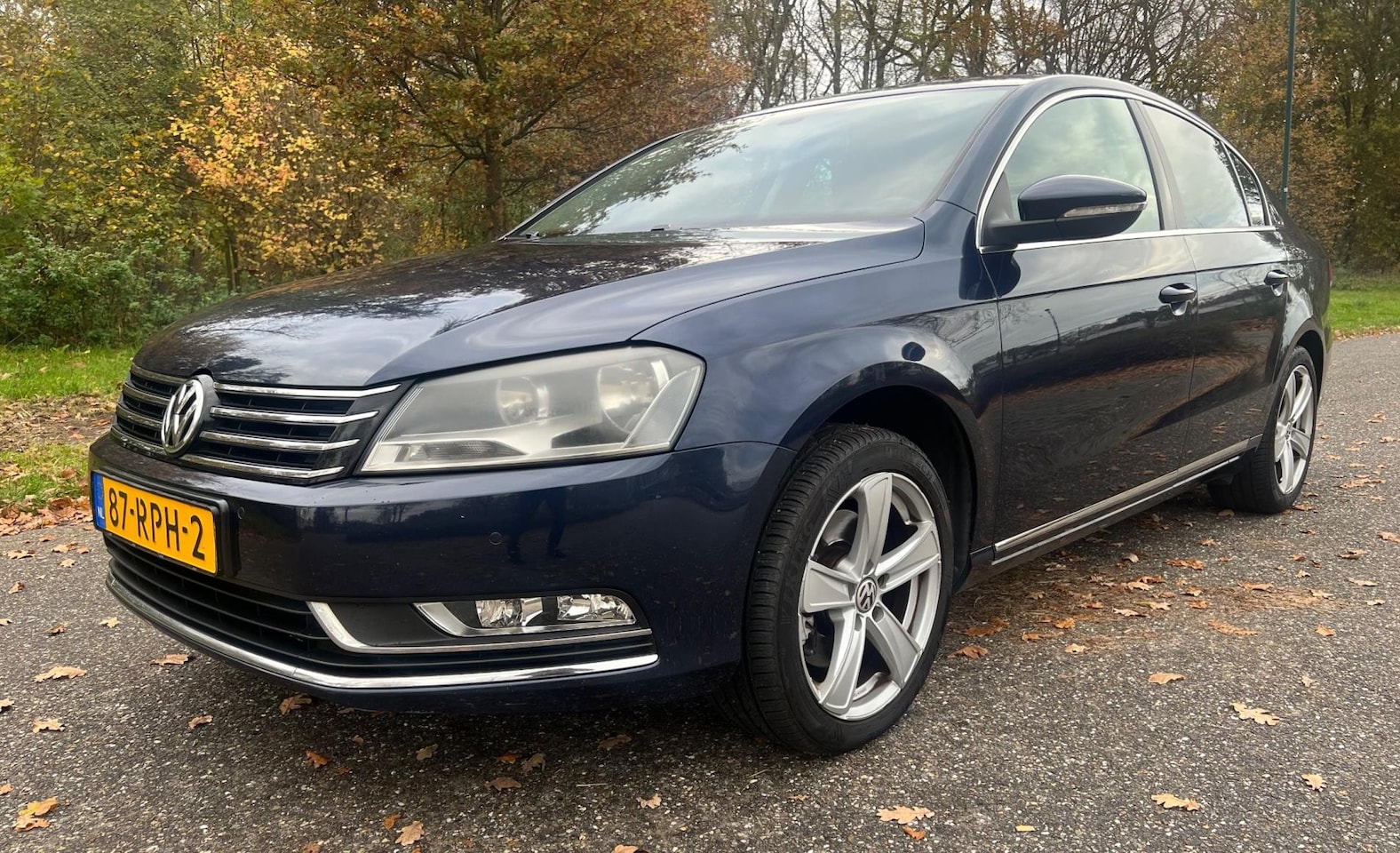 Volkswagen Passat - 1.6 TDI Comfortline BlueMotion Navigatie--KeyLess-- Clima-- Elec. Ramen-- Trekhaak-- Lmv. - AutoWereld.nl