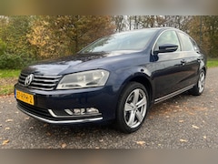 Volkswagen Passat - 1.6 TDI Comfortline BlueMotion Navigatie--KeyLess-- Clima-- Elec. Ramen-- Trekhaak-- Lmv
