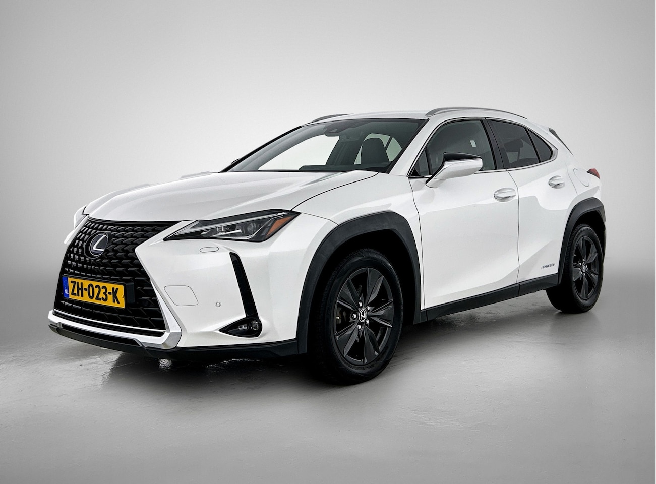 Lexus UX - 250h Luxury Line | Blind Spot Monitor | Apple CarPlay / Android Auto | Parkeersensoren | - AutoWereld.nl