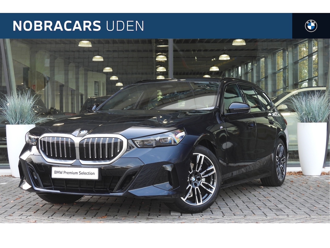 BMW 5-serie Touring - 520i M Sport Automaat / Trekhaak / Achteruitrijcamera / M Sportonderstel / Adaptieve LED / - AutoWereld.nl