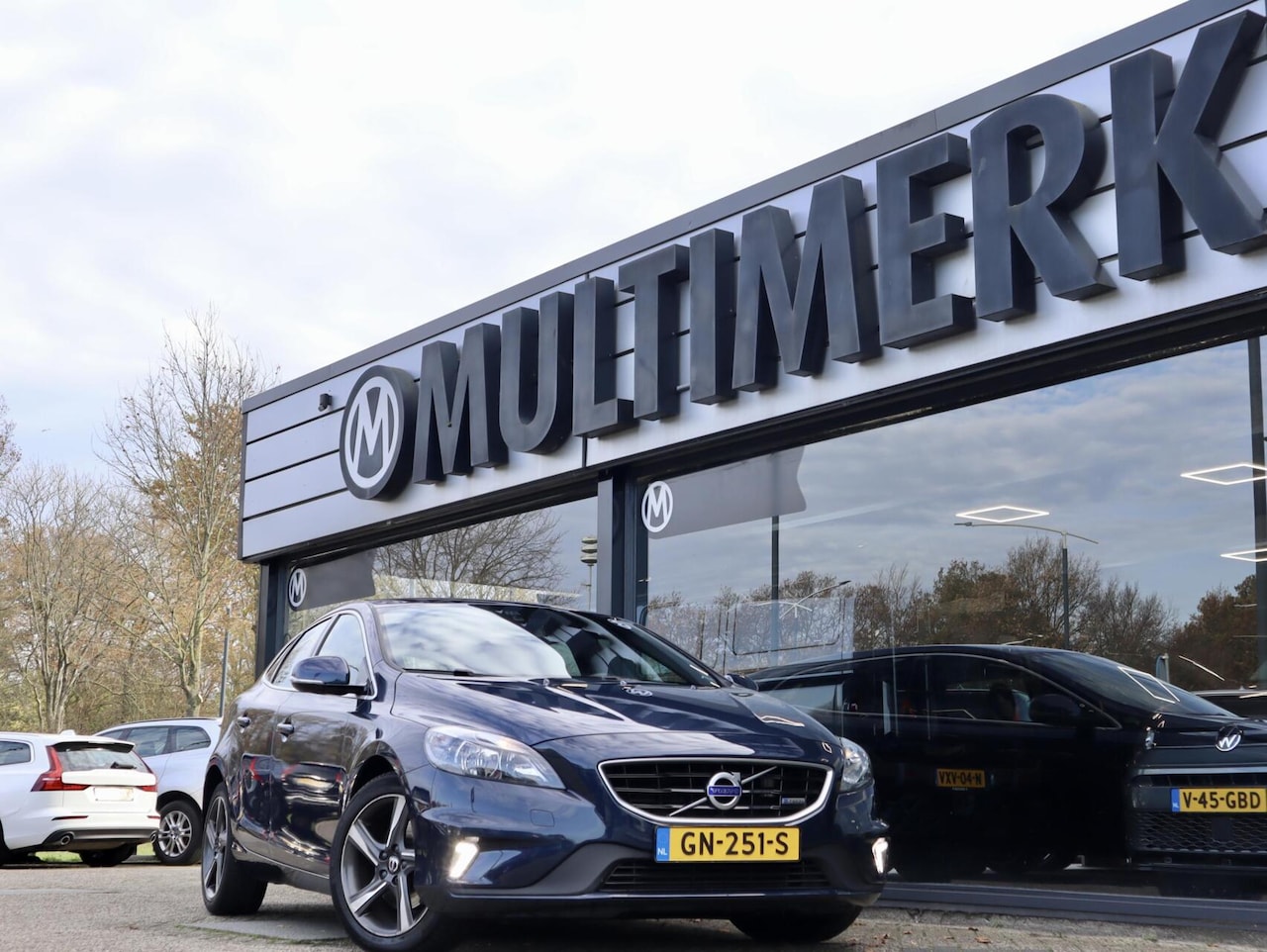 Volvo V40 - 1.6 T3 R-Design 1.6 T3 R-Design,Volvo dealer onderhoud, 1 eigenaar - AutoWereld.nl