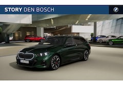 BMW 5-serie Touring - 550e xDrive M Sport Automaat / Panoramadak / Trekhaak / Adaptief M Onderstel Professional