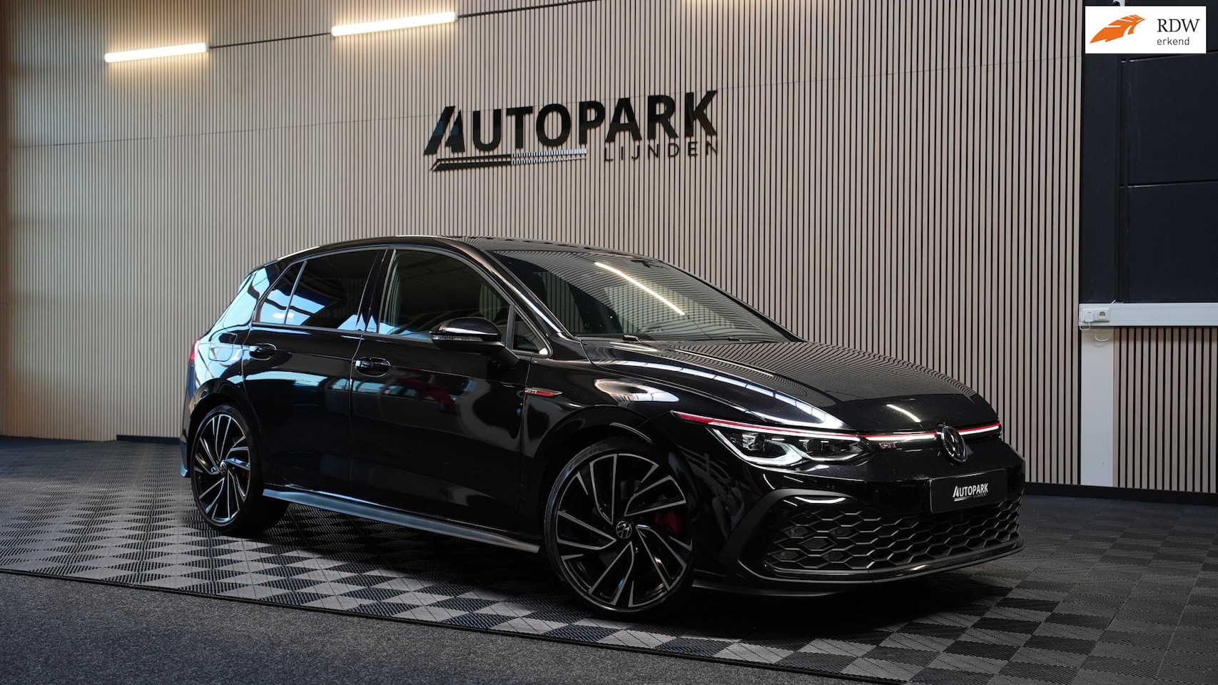 Volkswagen Golf - 2.0 TSI GTI IQ LIGHTS/HARMAN KARDON/CARPLAY/BLINDSPOT/STOELVERWARMING/APK/245PK - AutoWereld.nl