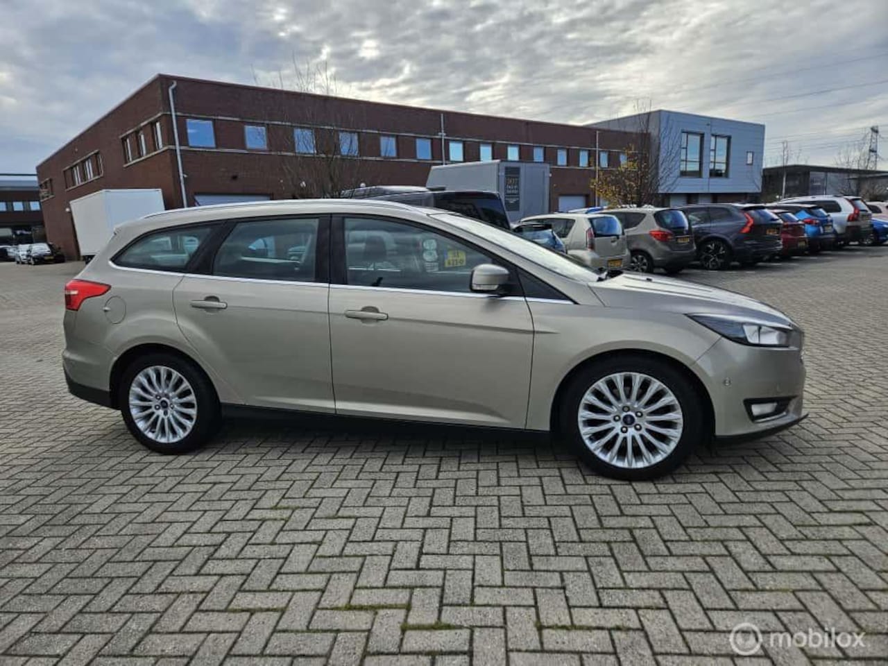 Ford Focus Wagon - 1.5 Titanium Edition 1e Eigenaar - AutoWereld.nl