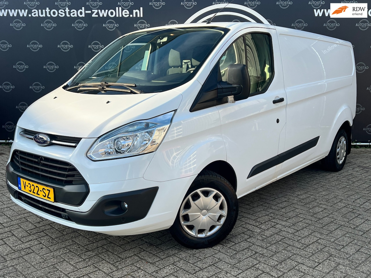 Ford Transit Custom - 290 2.2 TDCI L2H1 Ambiente 3-Zits/Apk/Nap/Trekhaak/Airco/Cruise - AutoWereld.nl