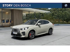 BMW iX2 - eDrive20 High Executive M Sport / Panoramadak / Sportstoelen / Adaptieve LED / M Adaptief