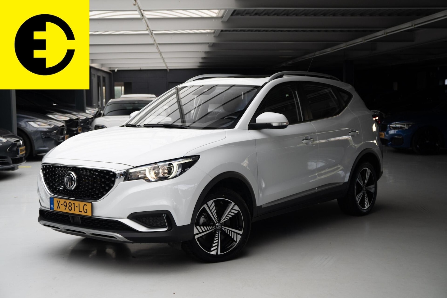 MG ZS - Luxury 45 kWh | Stoelverwarming | Pano dak | Apple CarPlay / Android auto - AutoWereld.nl