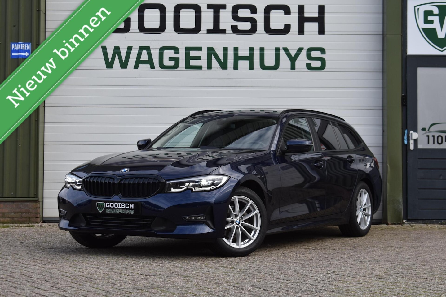 BMW 3-serie Touring - 318i Business Ed. Plus | Leder | LED | Privacy Glass | - AutoWereld.nl