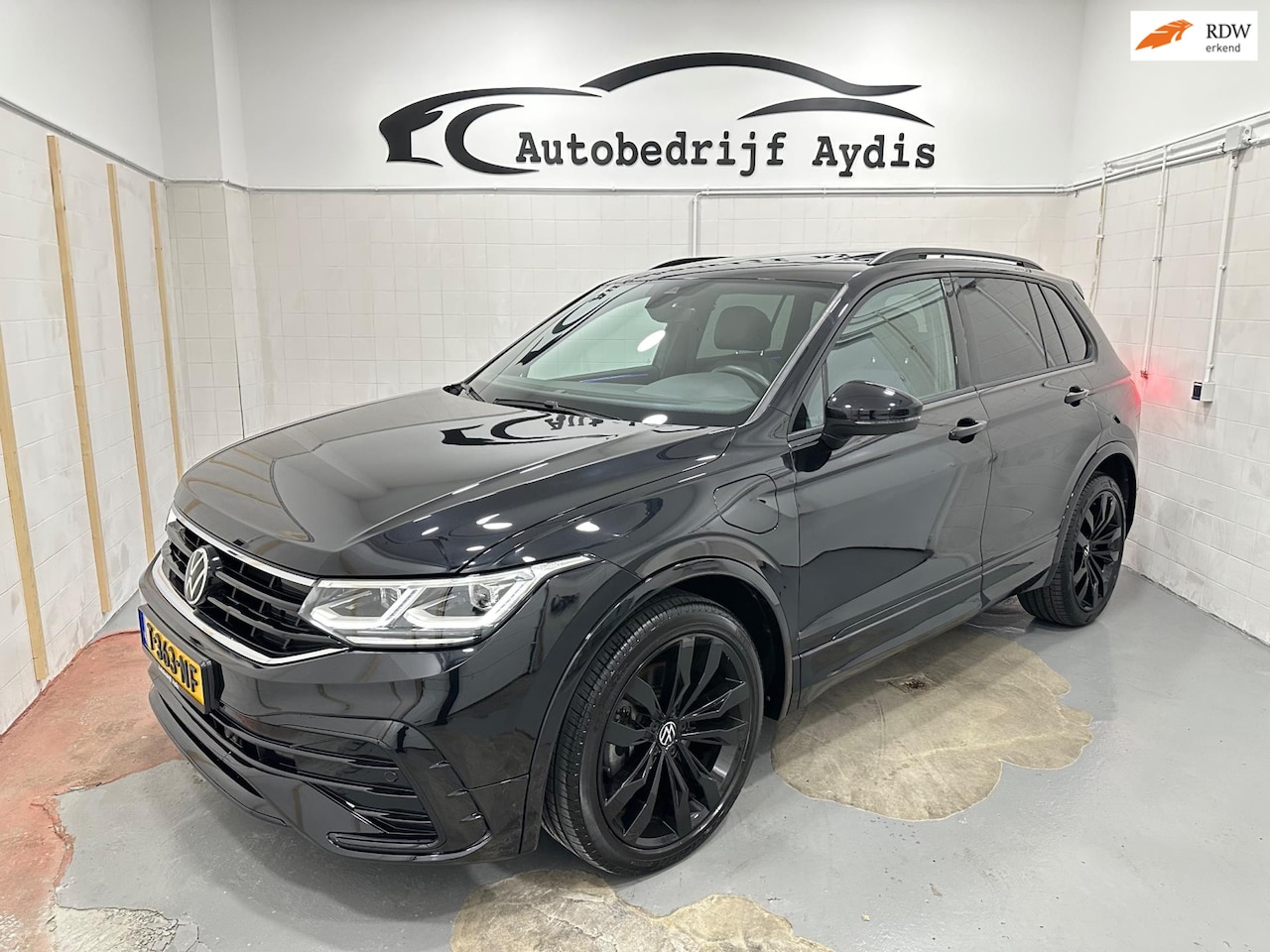 Volkswagen Tiguan - 1.4 TSI eHybrid R-Line Pano DSG 2023 - AutoWereld.nl